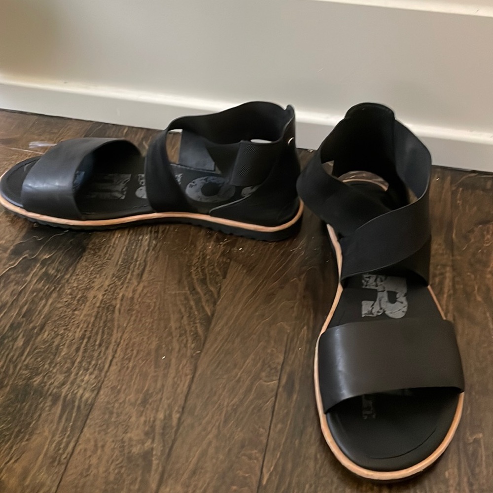 Sorel Ella Sandal, size 8.5. Black. Comes with box and barely worn.